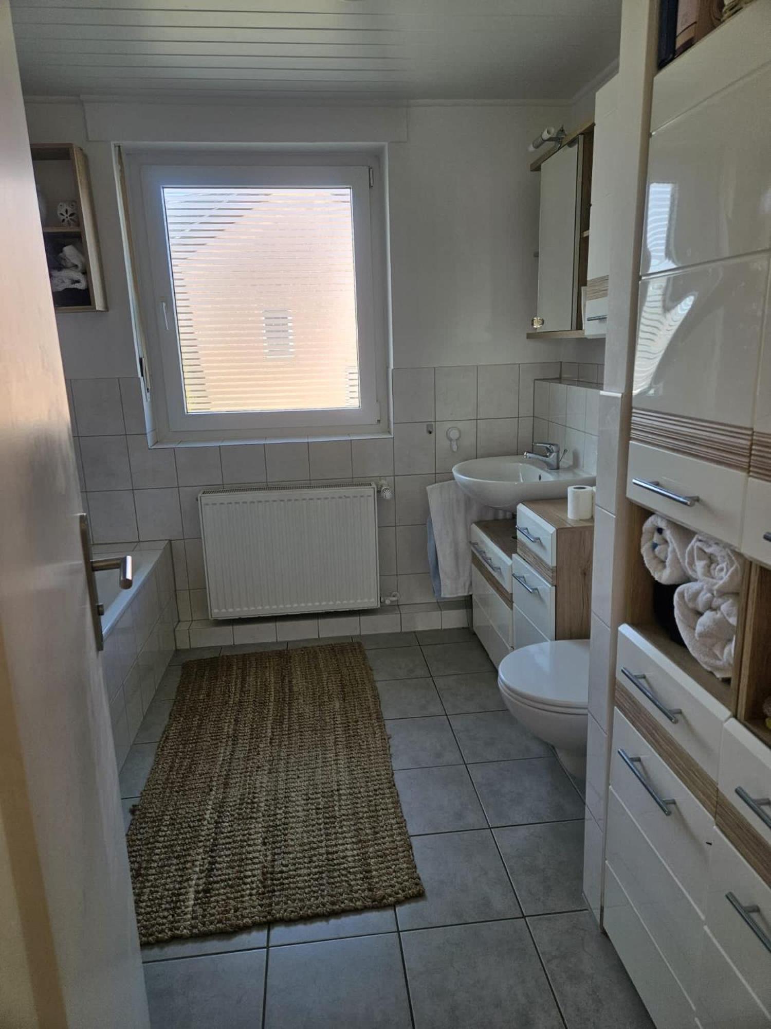 Apartment Monteurewohnung Mit 2 Schlafzimmern,parkplatz Fuer Grosses Fahrzeug Vorhanden 8,5m Lang *