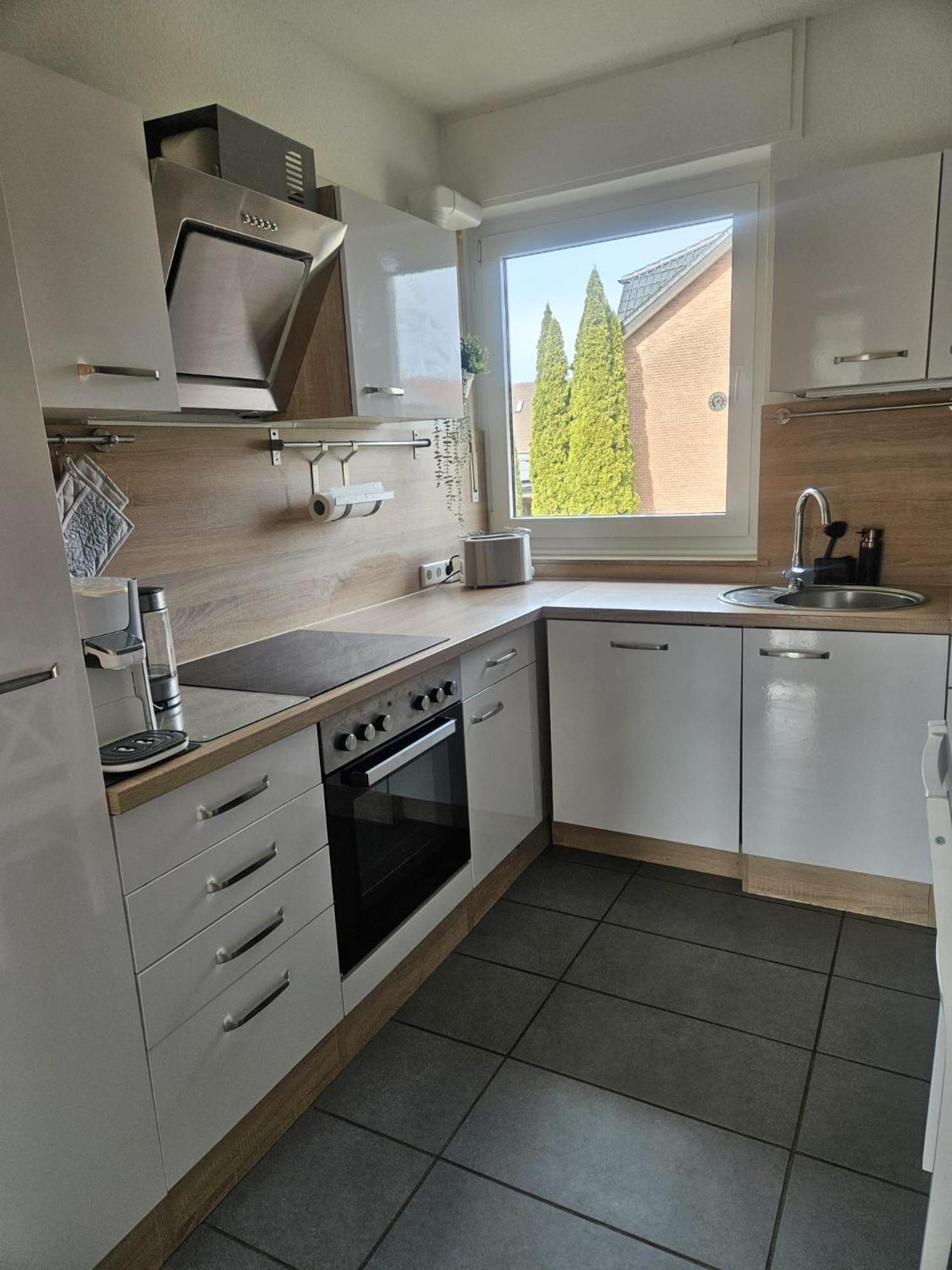 Monteurewohnung Mit 2 Schlafzimmern,parkplatz Fuer Grosses Fahrzeug Vorhanden 8,5m Lang Apartment