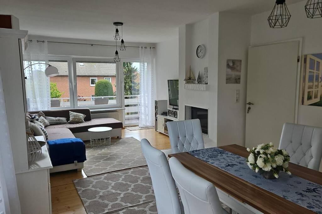 Monteurewohnung Mit 2 Schlafzimmern,parkplatz Fuer Grosses Fahrzeug Vorhanden 8,5m Lang Apartment *