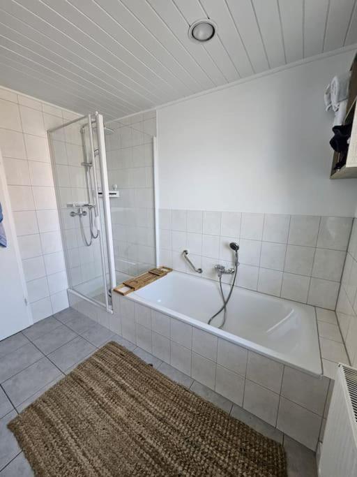 Monteurewohnung Mit 2 Schlafzimmern,parkplatz Fuer Grosses Fahrzeug Vorhanden 8,5m Lang Apartment Wadersloh