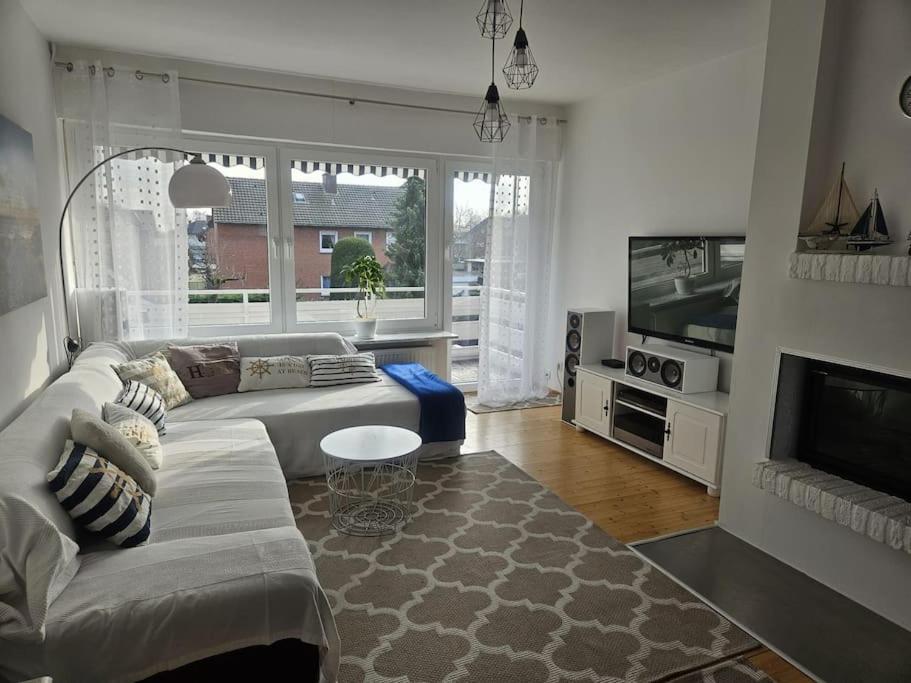 Apartment Monteurewohnung Mit 2 Schlafzimmern,parkplatz Fuer Grosses Fahrzeug Vorhanden 8,5m Lang *